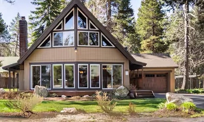 South Lake Tahoe Ski Chalet | Beautiful Updated Chalet Next to Golf Course VHR-073547