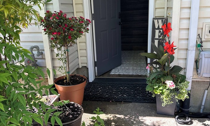 Neighbors Southwest House | Beautiful Upgraded 2-bedroom Townhome in ❤️ of the Village of Progress Ridge
