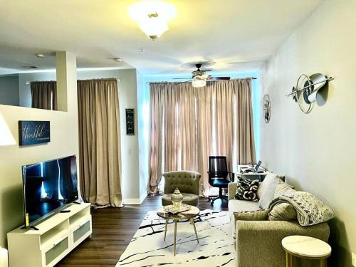 First Ward Apartment | Beautiful Uptown Adventure Apartment
