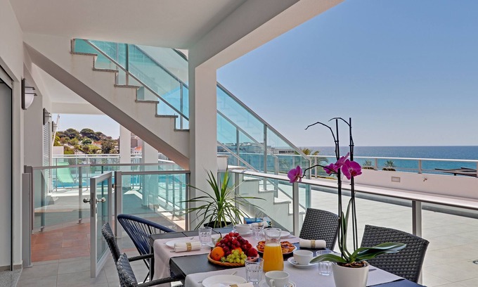 Calicos Condo | Beautiful View! 2 bdr/2 bthr, beach100m and 300m Old Town, pool, garage, aircon