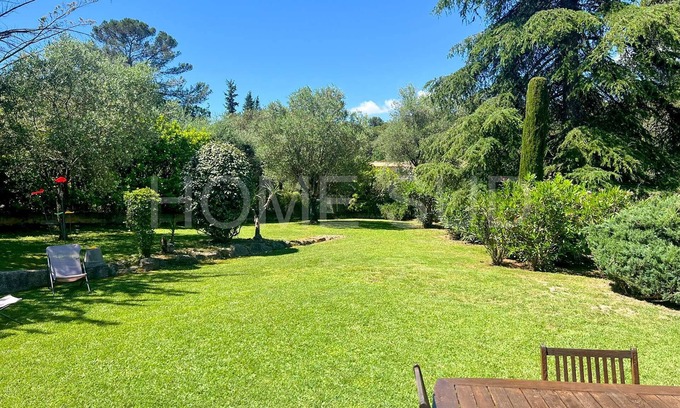 Les Maillans House | Beautiful villa with pool in secured domain