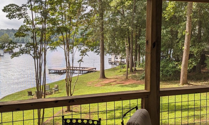 Milledgeville House | Beautiful view, great location - Dock and Fire Pit - 3BR/2BA, Ideal for Families