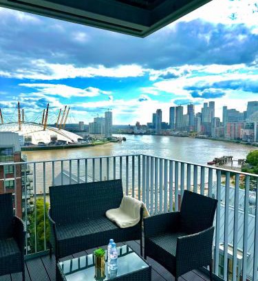 Docklands Apartment | Beautiful view to Canary Wharf , O2 arena , near by London Excel 3-beds