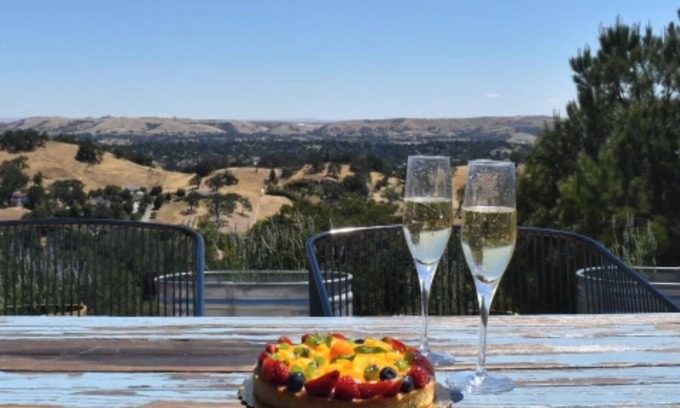 Atascadero House | Beautiful Views and Relaxation