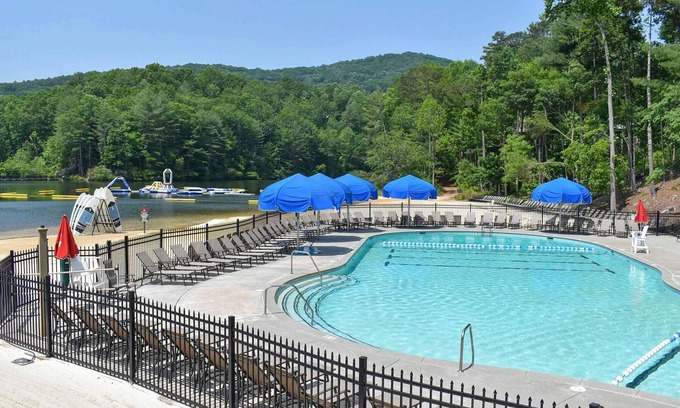 Big Canoe Cabin | Beautiful Views, Arcade, Shuffleboard, Pinball, 4BR 3BA - 3 King Beds