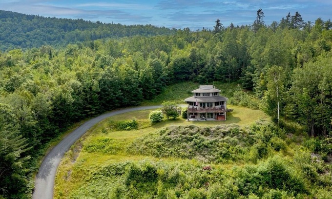 Easton Cabin | Beautiful Views! Next to Cannon Mountain & Franconia Notch.