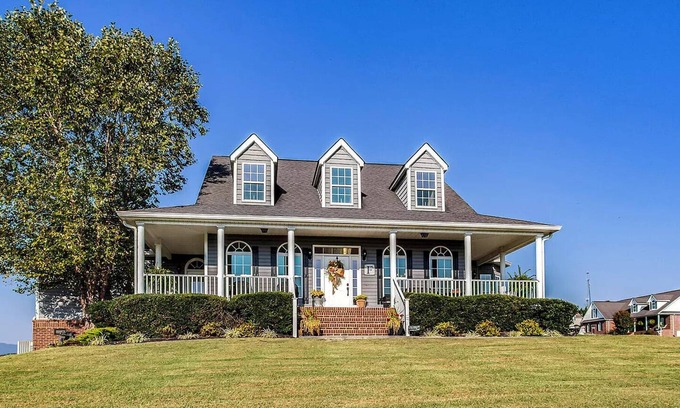 Blaine House | Beautiful Views of the Smoky Mountains, Close to Gatlinburg
