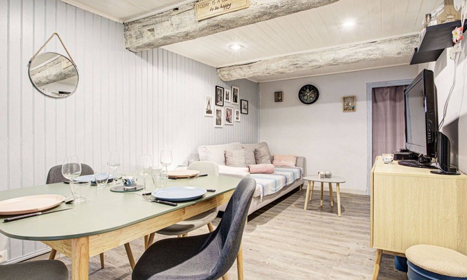 Saint-Hippolyte House | Beautiful villa for 6 people with WIFI, A/C, TV and parking