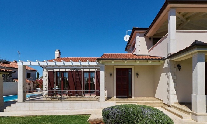 Cancini Villa | Beautiful Villa Bellissima with a pool