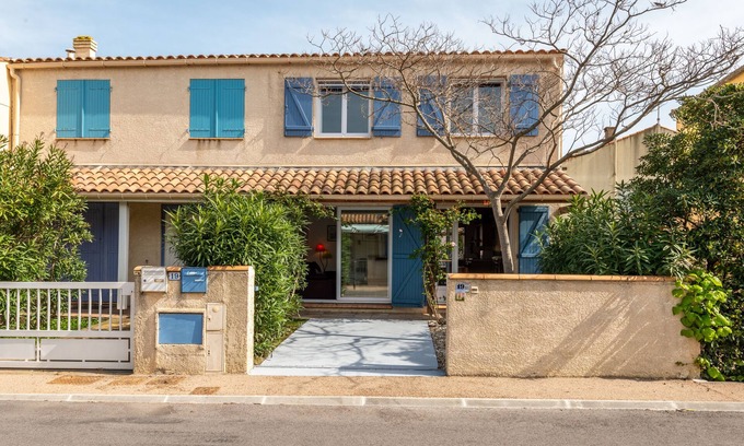 Saint-Pierre-la-Mer Villa | Beautiful Villa downtown 120 m² comfort * air conditioning, wifi 200 m plage100m business