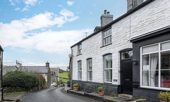 Gwynedd- Snowdonia House | Beautiful villa for 7 people with WIFI, terrace, pets allowed and parking