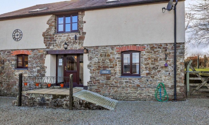 Holsworthy House | Beautiful villa for 10 guests with WIFI, terrace, pets allowed and parking