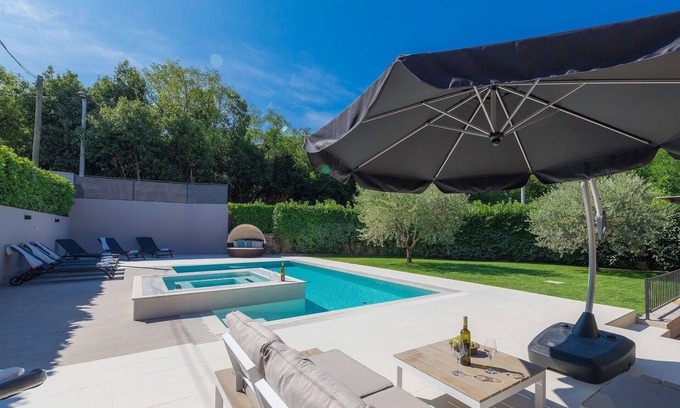 Cepljani House | Beautiful villa for 4 guests with private pool, A/C, WIFI, hot tub, TV, terrace and parking