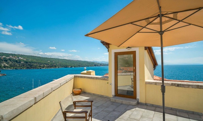 Volosko Villa | Beautiful villa for 4 people with A/C, WIFI, TV, terrace and parking