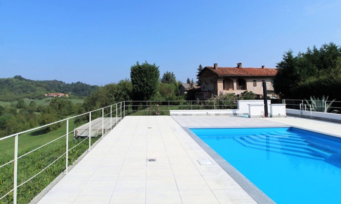 Brozolo House | Beautiful villa for 6 guests with WIFI, private pool, TV, veranda and panoramic view