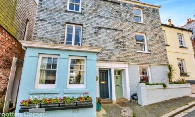 Kingsand House | Beautiful villa for 6 people with WIFI, terrace, pets allowed and parking