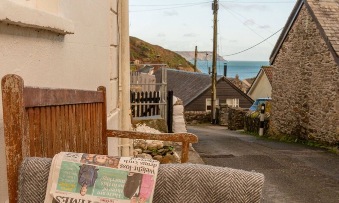 Portloe House | Beautiful villa for 6 people with WIFI, TV, patio and pets allowed