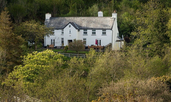 West Down House | Beautiful villa for 8 guests with WIFI, TV, pets allowed and parking