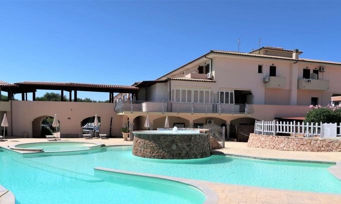 Pirotto Li Frati House | Beautiful villa for 6 people with A/C, pool, WIFI, TV, pets allowed and parking