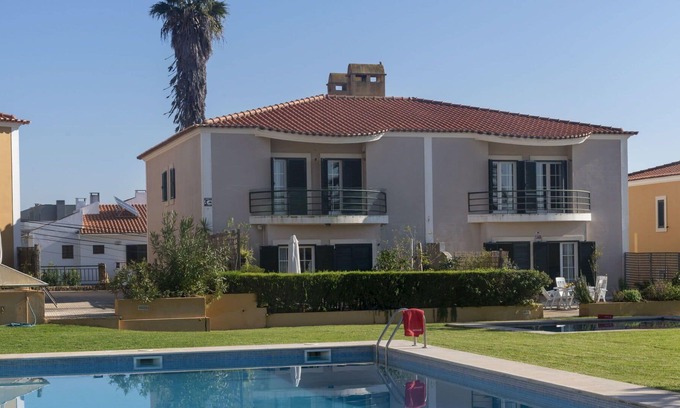 Cobre House | Beautiful villa for 6 guests with WIFI, pool, TV and balcony