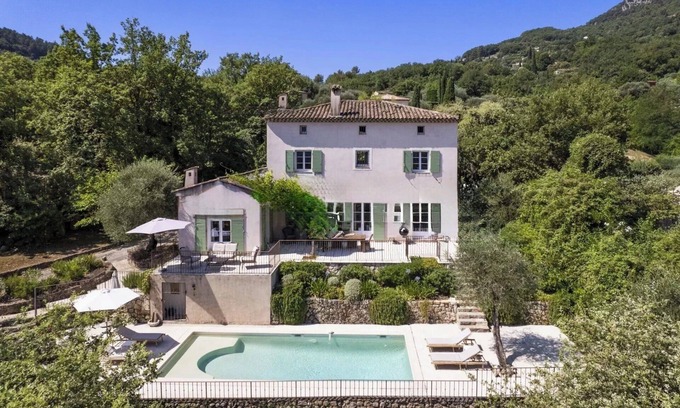 Le Bar-sur-Loup Villa | Beautiful Villa With Wonderful Views