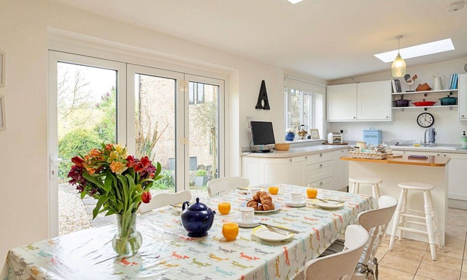 Batcombe House | Beautiful villa for 5 people with WIFI and pets allowed