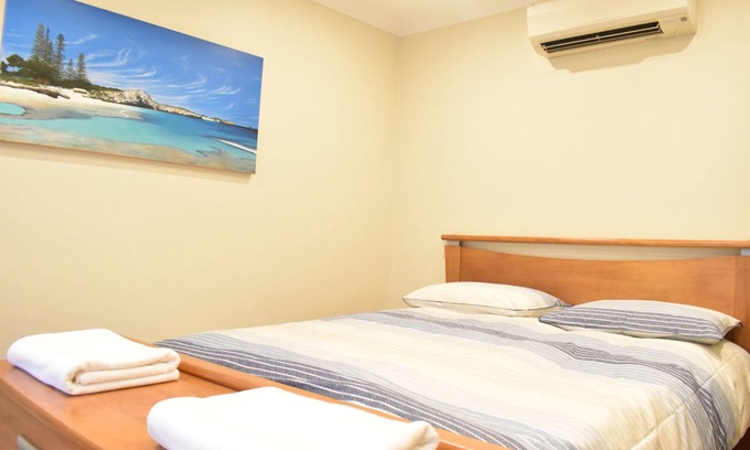 Shenton Park Apartment | Beautiful Villa - Great location, patio & 2 parks!