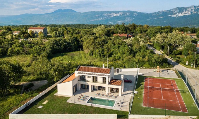 Nedescina Villa | Beautiful Villa Goldie