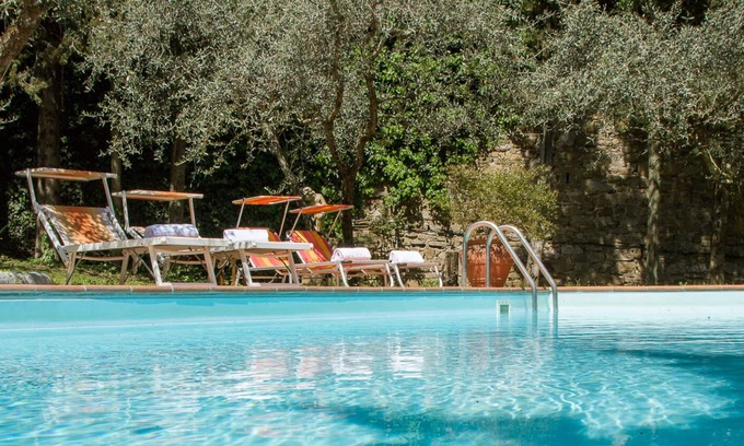 Oltrarno Villa | Beautiful Villa, in Florence, shared pool, 12 guests, wifi, parking