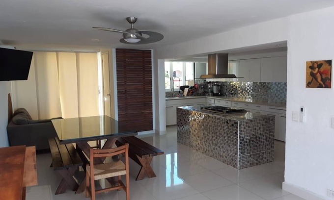 Punta Cancun House | Beautiful Villa in front of Lagoon, in the heart of the hotel zone of Cancun