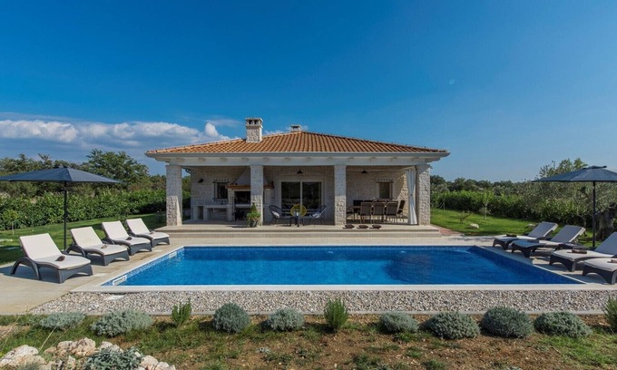 Drnis Villa | Beautiful Villa Marija Hrast with private Pool