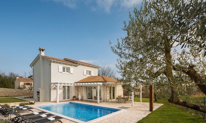 Rojnici Villa | Beautiful Villa Neva