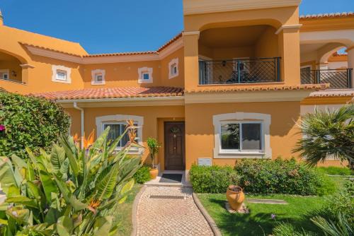 Funchal Villa | Beautiful Villa on Boavista Golf Resort - Daily Service & Spa Access