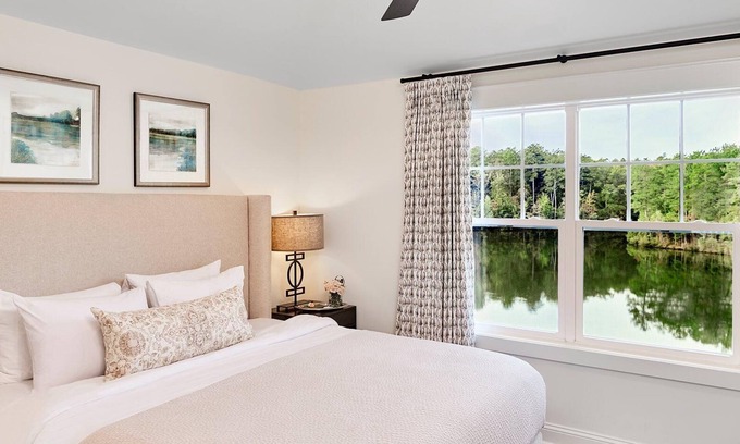 Douglasville Villa | Beautiful Villa Overlooking Lunker Lake w/Kitchenette & WiFi - Pet Friendly