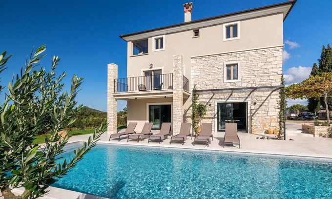 Matohanci Villa | Beautiful Villa San Martino with pool near Rovinj, away from the crowds and surrounded by the calmness of nature.