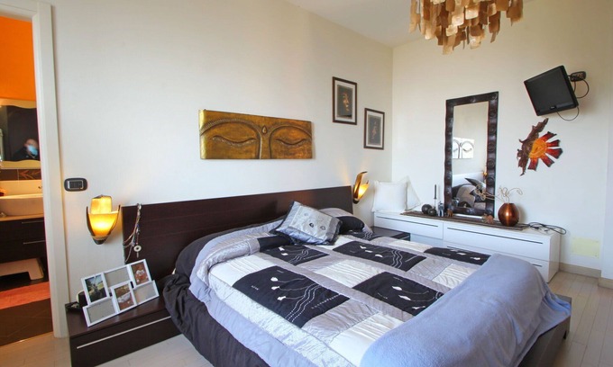 Montignoso Villa | Beautiful villa with WIFI, TV, balcony, panoramic view and parking, close to Forte Dei Marmi