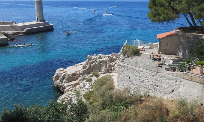 Cassis Villa | Beautiful villa with exceptional seaside location, 2-min walk from the village