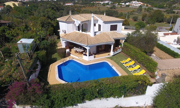 Pata de Baixo Villa | Beautiful villa with pool and garden - Casa Adriana