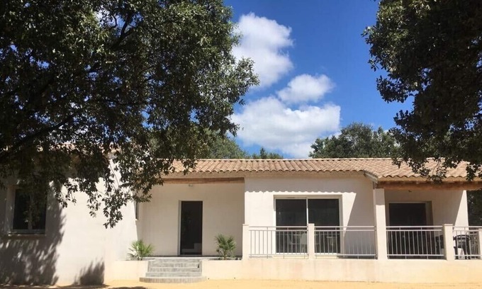 Montaren-et-Saint-Mediers Villa | Beautiful villa with swimming pool for 10 people near Uzès.