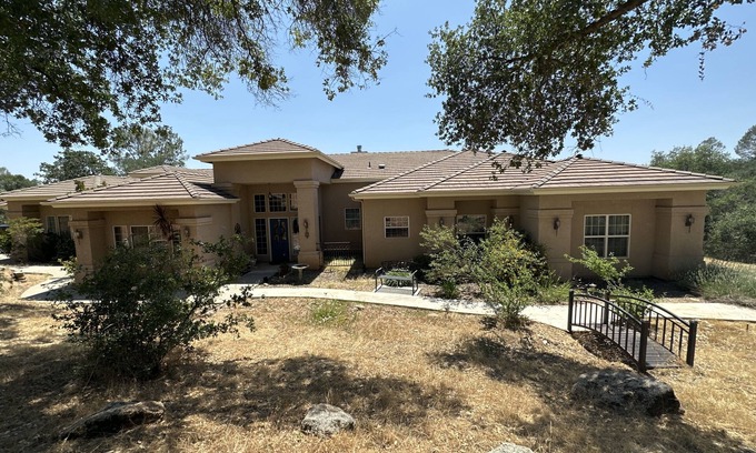 Coarsegold Villa | Beautiful Villa with Treetop views south of the Yosemite entrance