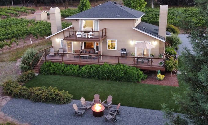 Graton House | Beautiful Vineyard Ranch House
