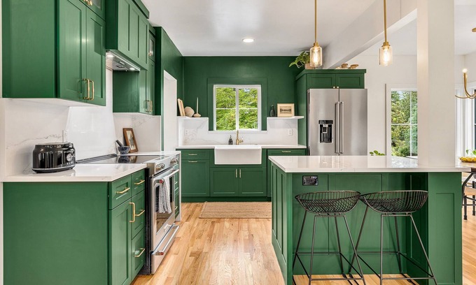 Camas House | Beautiful Vintage Home in the Heart of Camas 5 beds