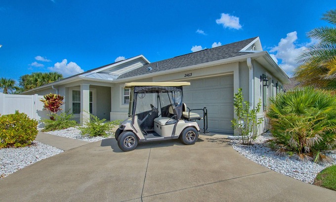 Antrim Dells Villa | BEAUTIFUL WALK TO BROWNWOOD SQUARE ELEC 4 SEAT CART INCLUDED THE VILLAGES FL