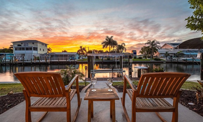 Matlacha House | Beautiful Water Views, Tropical Sunsets, Gulf Access - Villa Island Escape - Roelens Vacations