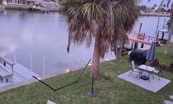 Capri Isle Apartment | Beautiful Waterfront apartment 2 bdrm: sand, Beach