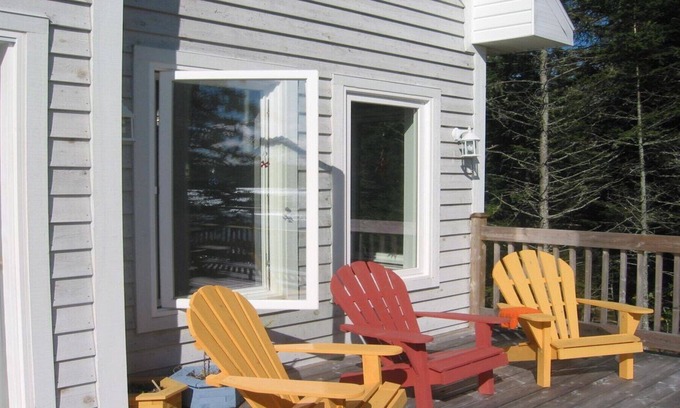 Chester House | Beautiful Waterfront Home in Chester Basin on Mahone Bay Coast -