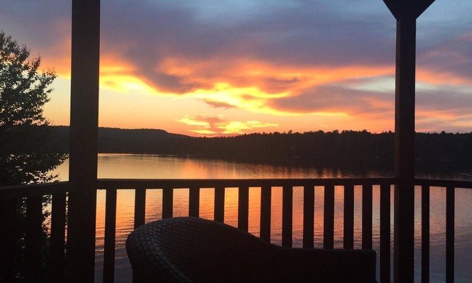 Amherst Cottage | Beautiful Waterfront Four Season Cottage Near Tremblant CITQ #305626