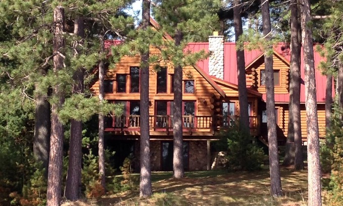 Tomahawk House | Beautiful Waterfront Property with Breathtaking Views.