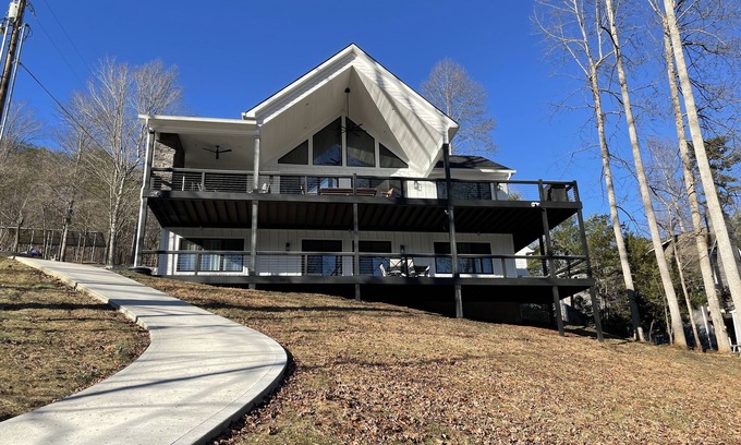 Jacksboro House | Beautiful Waterfront Lakeside Retreat with Private Covered Dock & Great Ratings