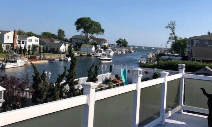 Massapequa House | Beautiful Waterfront Retreat!
